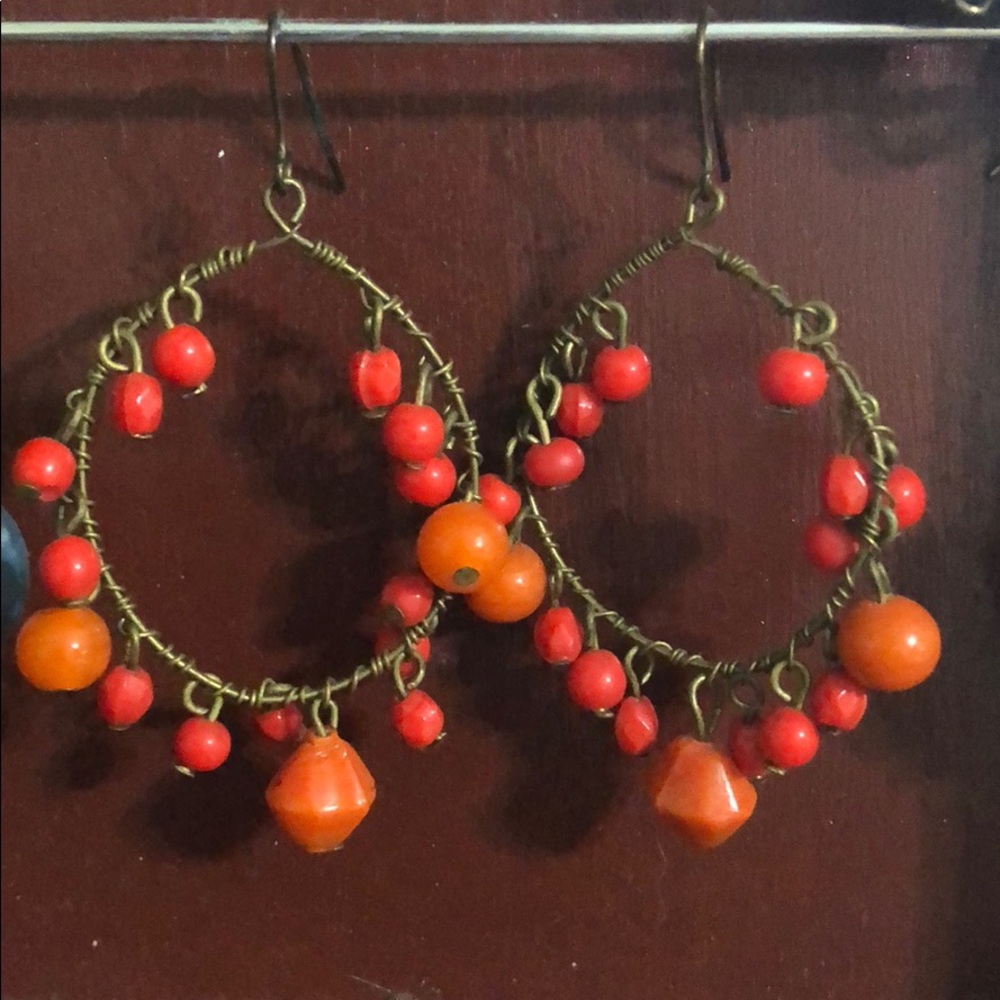 ✨ FREE W BUNDLE Handmade orange beaded earring